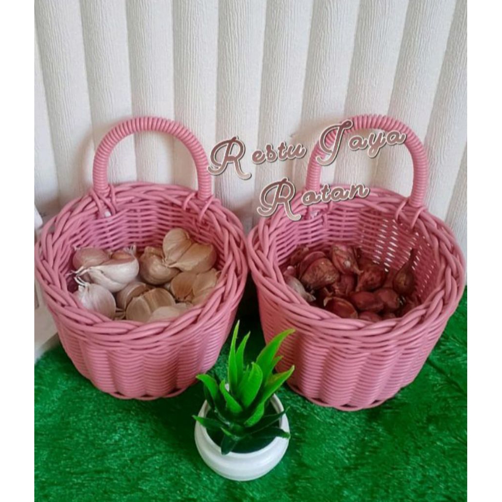 Tempat bawang rotan model gantung tempat telor tempat serbaguna dari bahan rotan sintetis