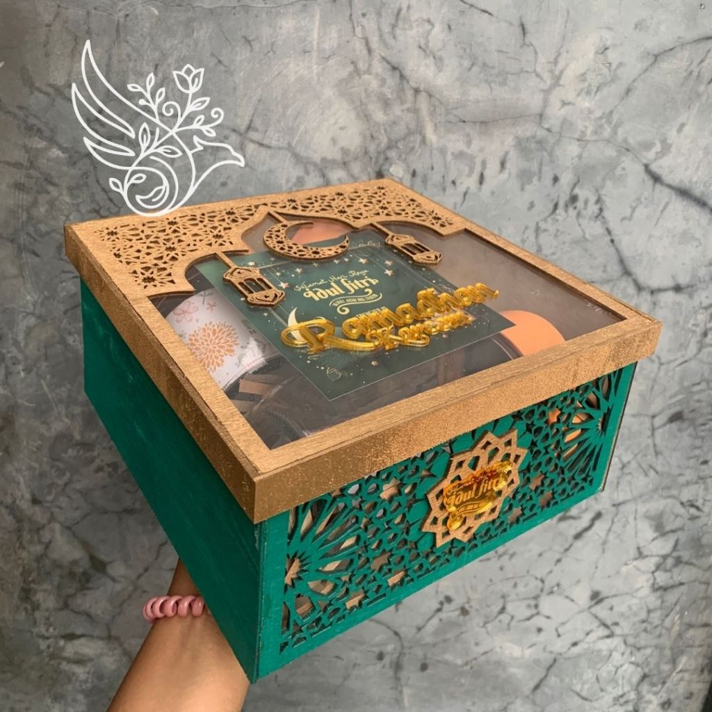 BOX HAMPERS LEBARAN PARCEL PREMIUM KAYU GIFT BOX