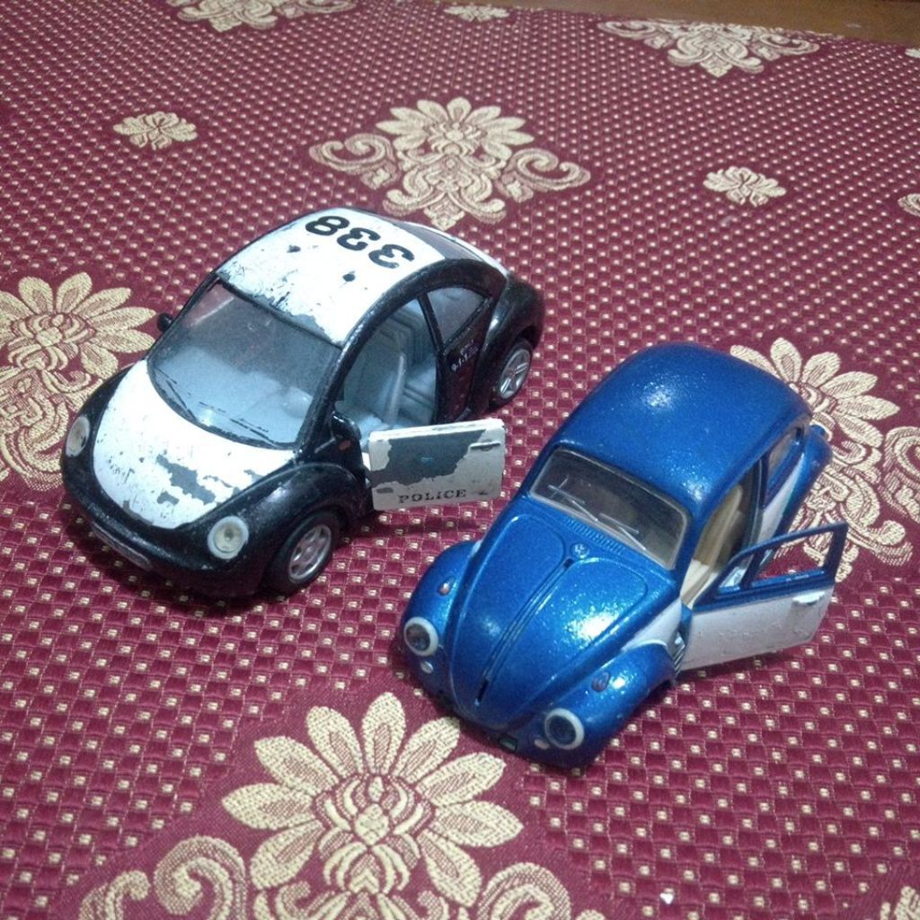 diecast kinsmart mobil volkswagen classic beetle dan new beetle