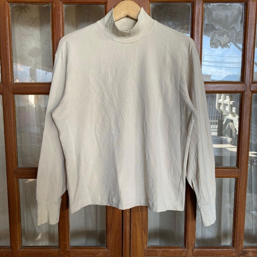 Uniqlo U Woman Heattech Mock Neck T-Shirt (L)