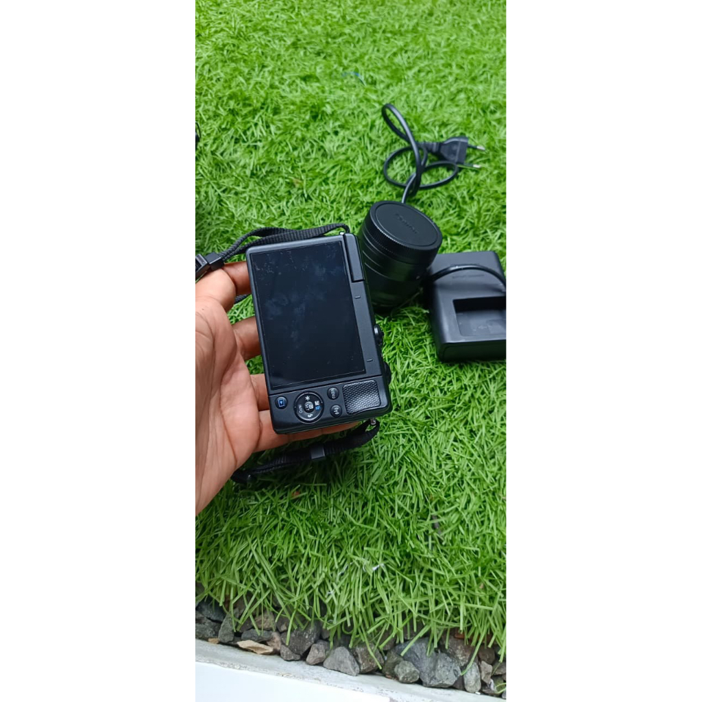 Canon M100