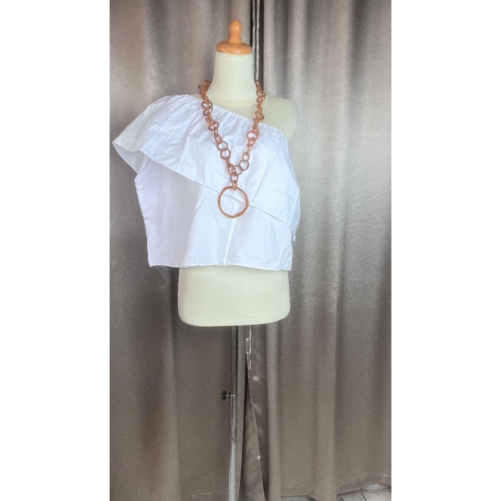 atasan blouse putih One shoulder ld 120 -130 cm