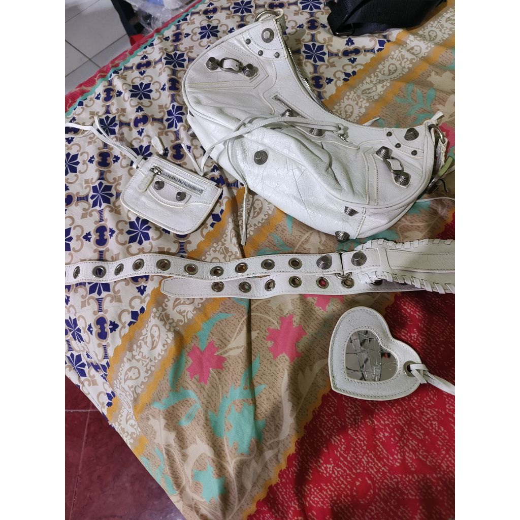 Tas Wanita Sling Bag Balen LeCagole Size Small Kondisi Second Pemakaian