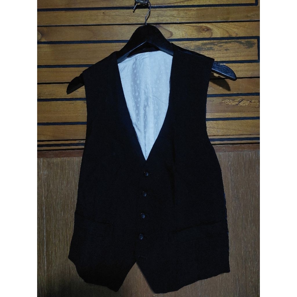 preloved vest hitam