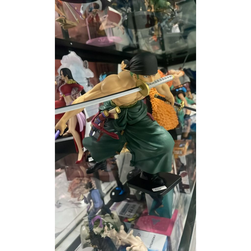 Banpresto One Piece Grandista Roronoa Zoro Special Edition.