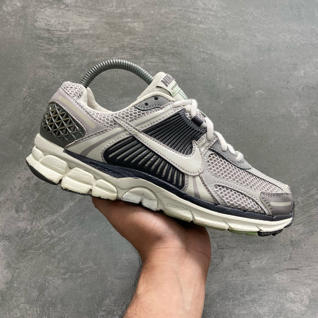 [Size 38.5] Rare Nike Zoom Vomero 5 ‘Cobblestone and Flat Pewter’ (FB8825-001) Second Original Kondi