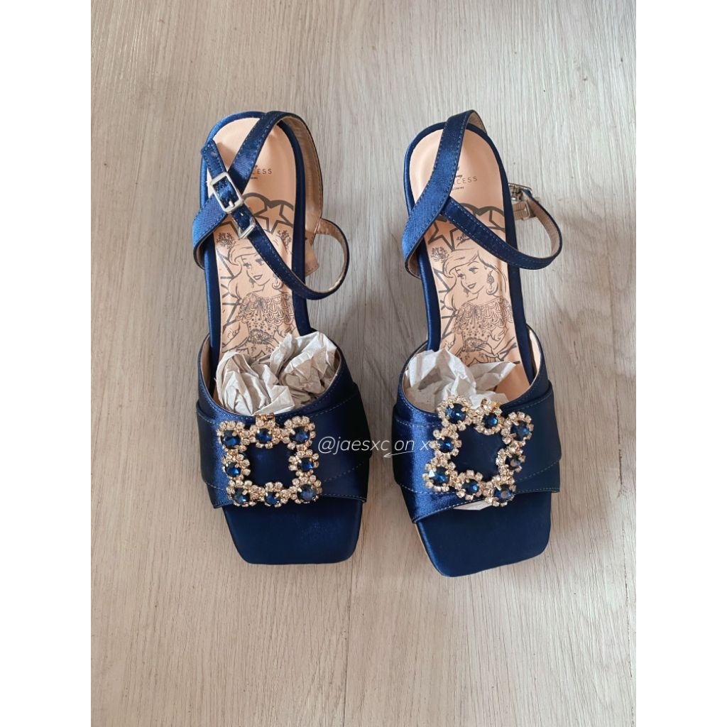 Preloved Sepatu Biru Tua