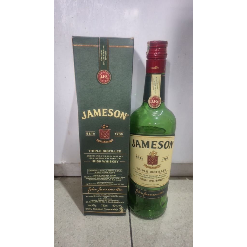 Botol bekas miras Jameson Triple Distilled 750 ml dengan dus