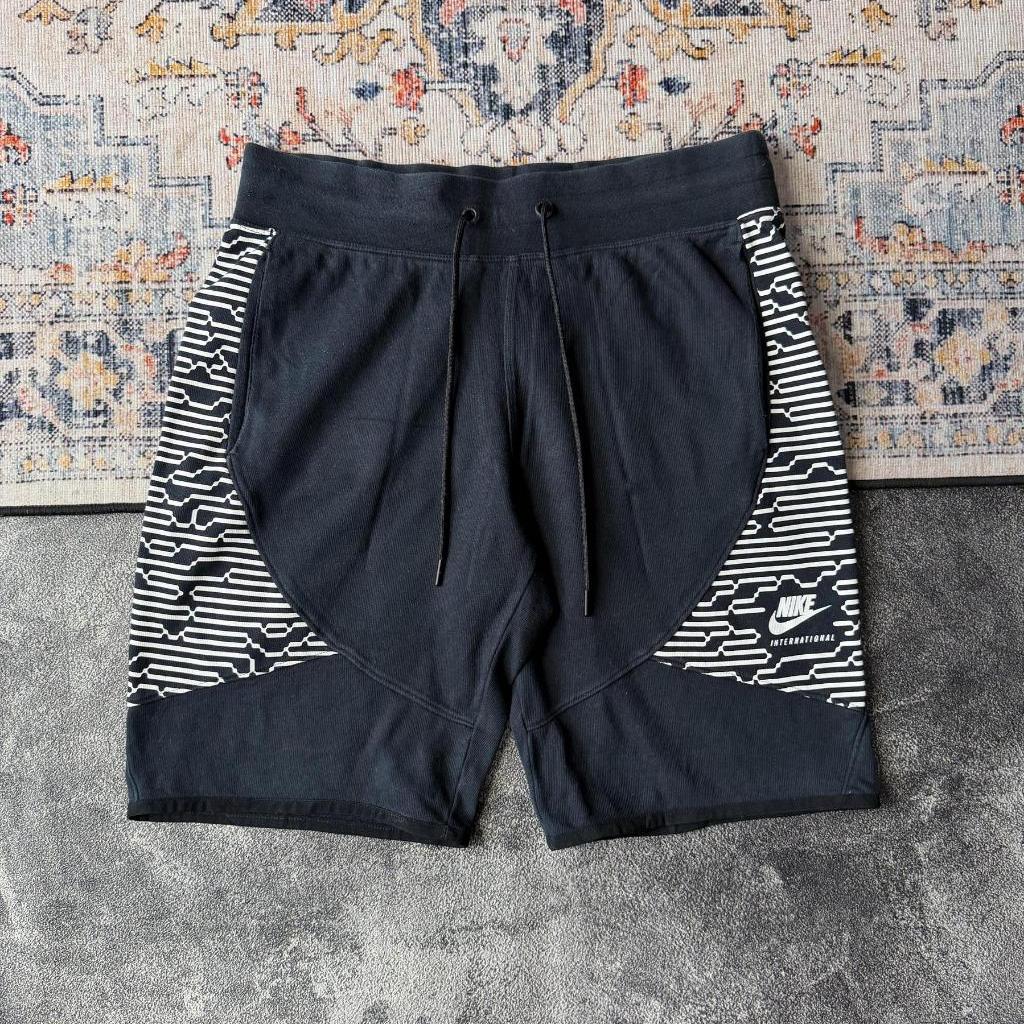 Nike Relax Pants Celana Pendek Kolor Ukuran L Hitam