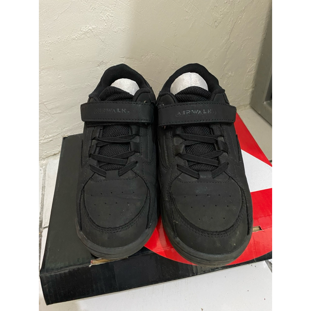Sepatu anak Airwalk full black