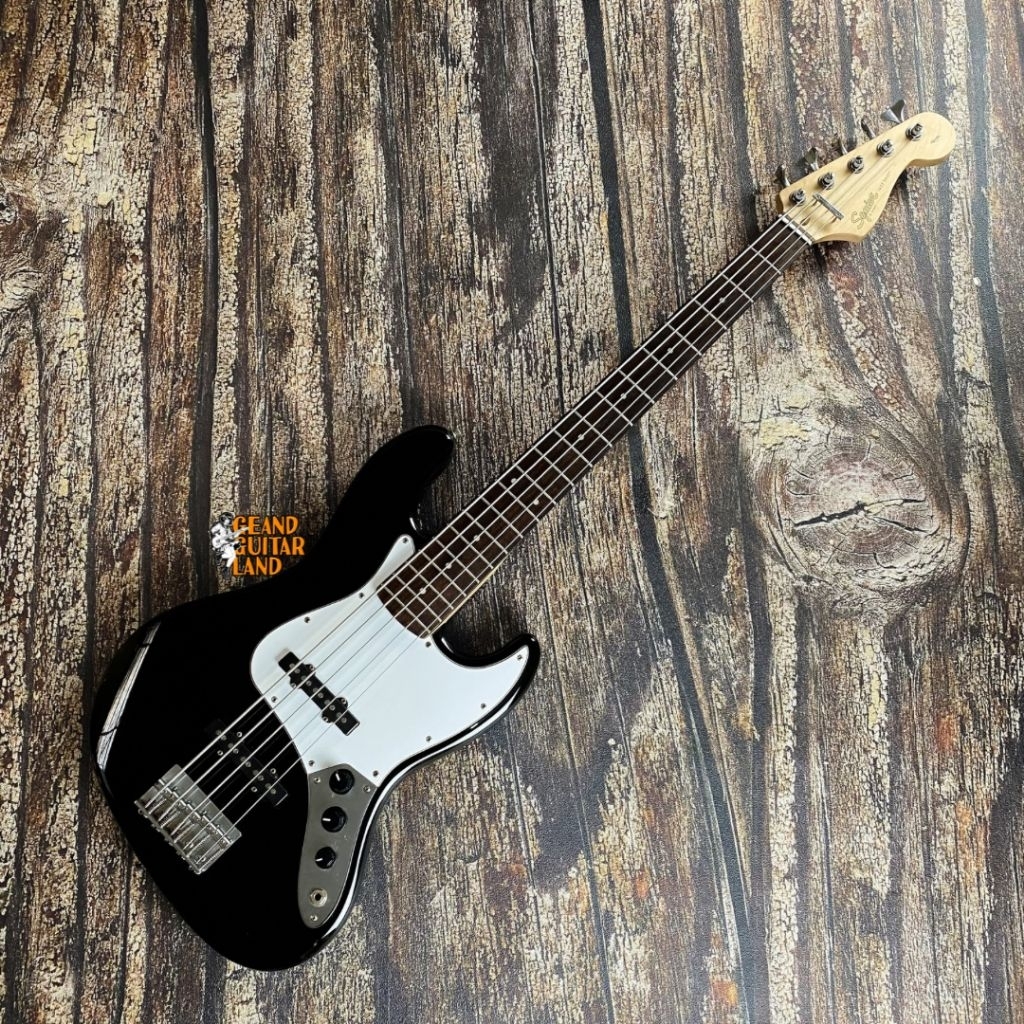 Squier Affinity Jazz Bass 5 Strings in Black