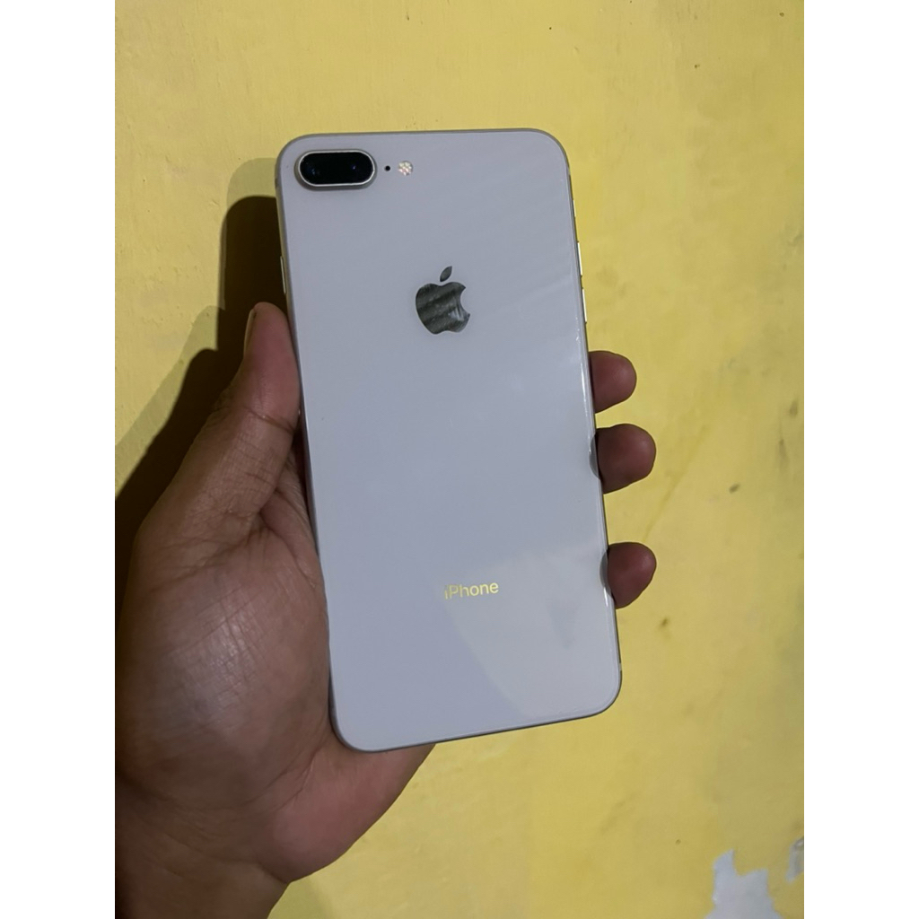 Iphone 8 plus 64Gb like new baca desk