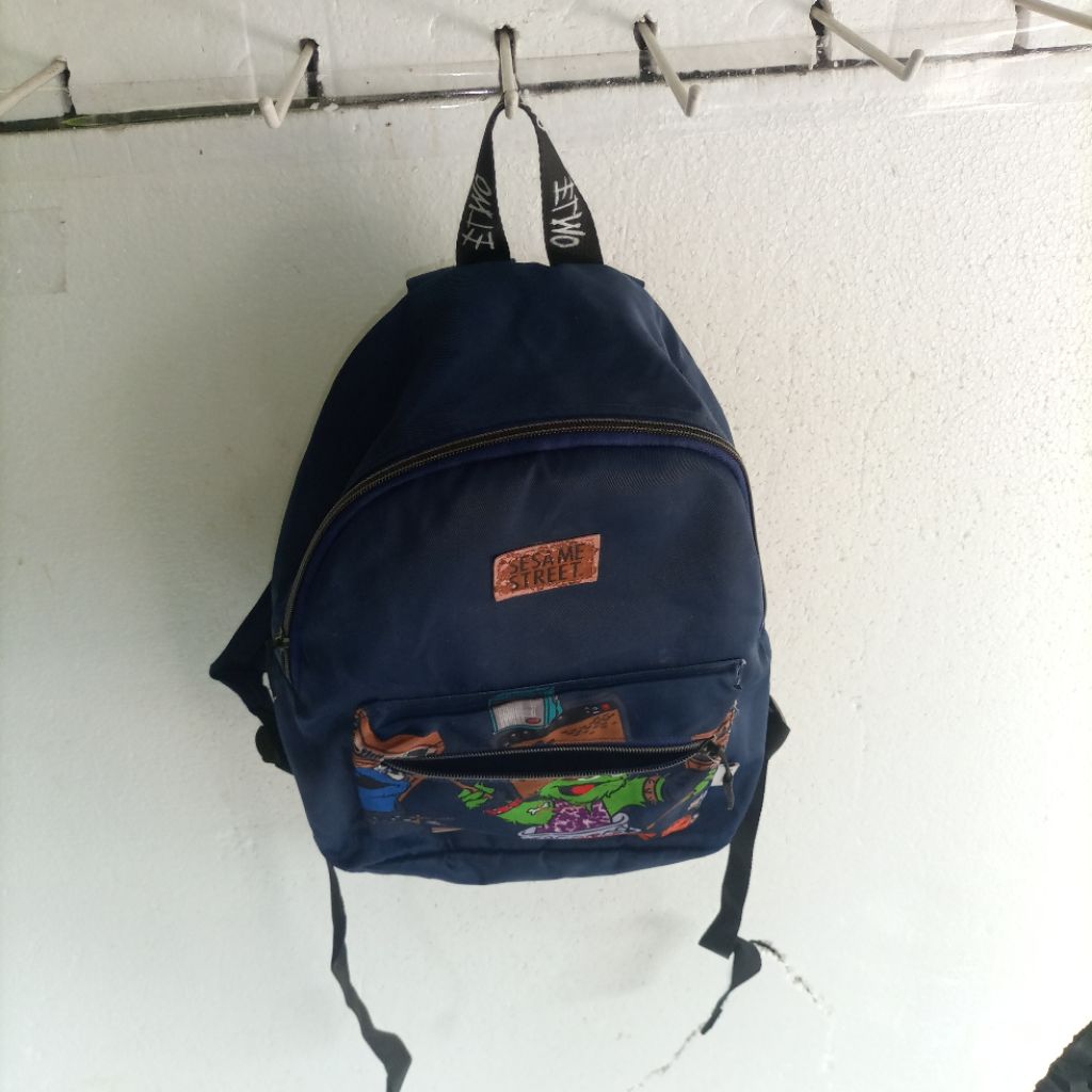 SESAME STREET  MINISO blue backpack-alas 12x24cm tinggi 38cm