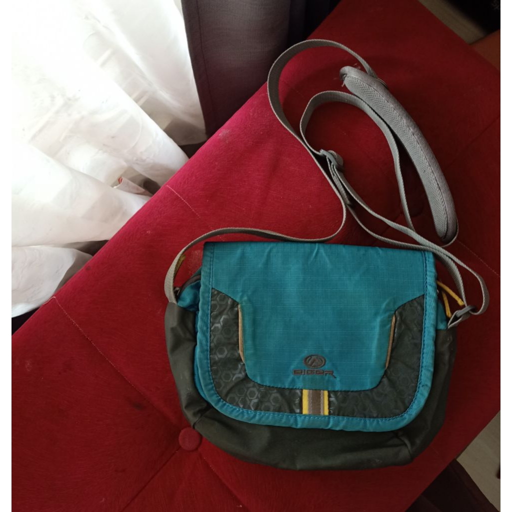 Eiger Magnetics Sling Bag Tas Selempang Bahu Pria Wanita Tali (Preloved)
