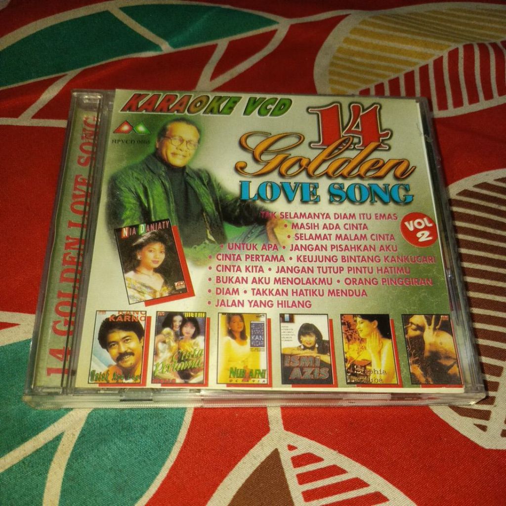 VCD 14 GOLDEN LOVE SONGS NIA DANIATY NIA ZULKARNAEN BROERY DESY RATNASARI