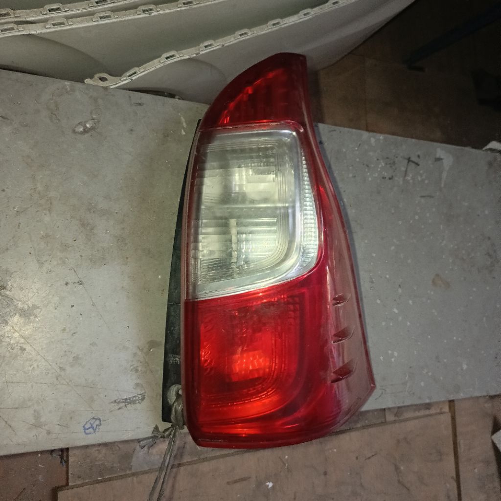 STOPLAMP LAMPU BELAKANG AVANZA 2016 2017 2018 KANAN