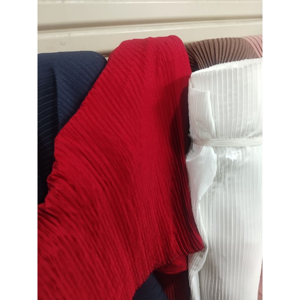 KAIN BAHAN PLISKET PREMIUM/, BAHAN ADEM, DAN LEMBUT/UNTUK ROK, GAMIS, ABAYA, KOMBINASI VIRAL (harga 