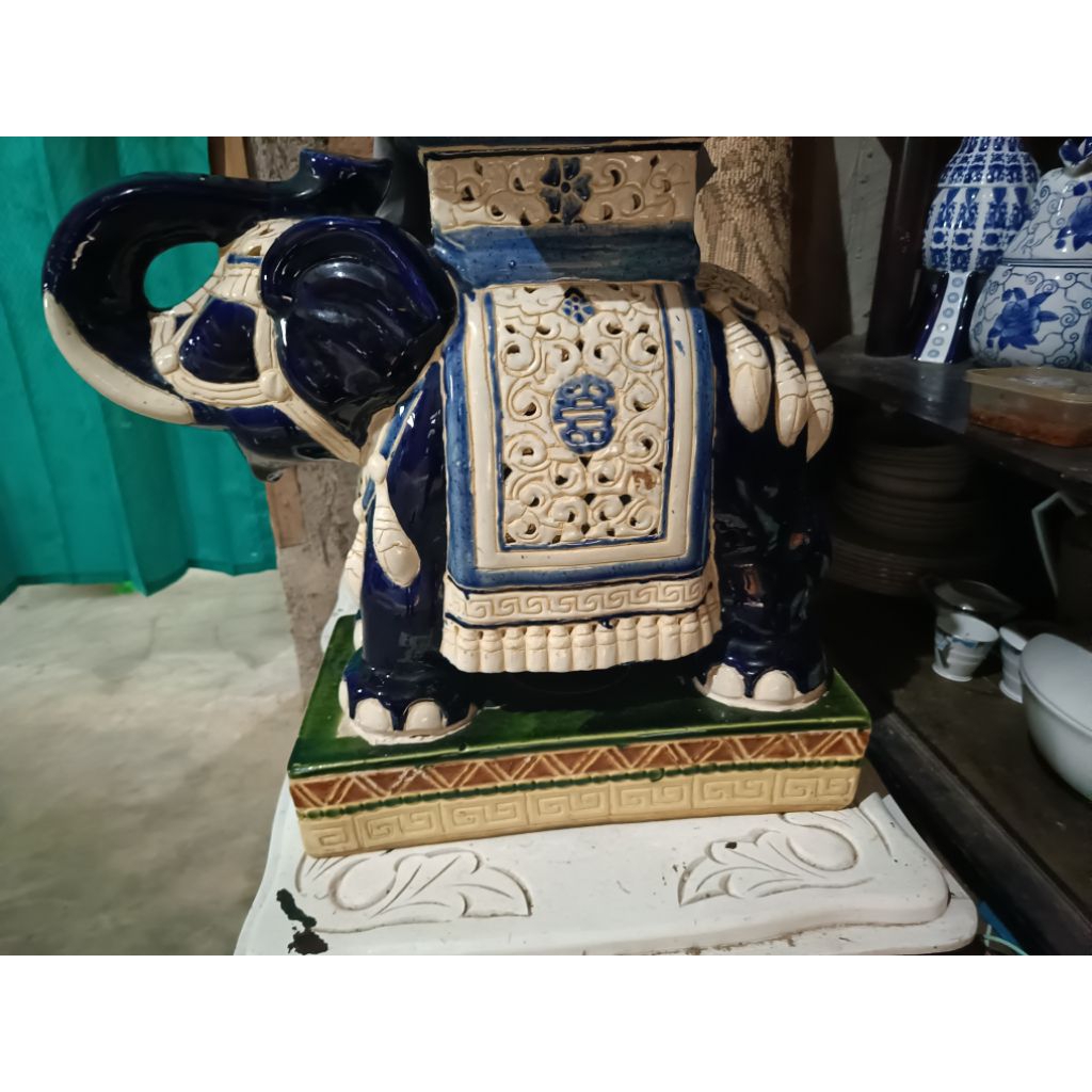 Khiasan Keramik Gajah