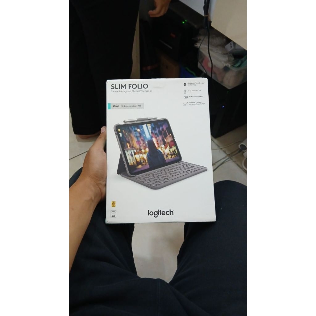 Keyboard Logitech Untuk iPad 10/11 Slim Folio Logitech