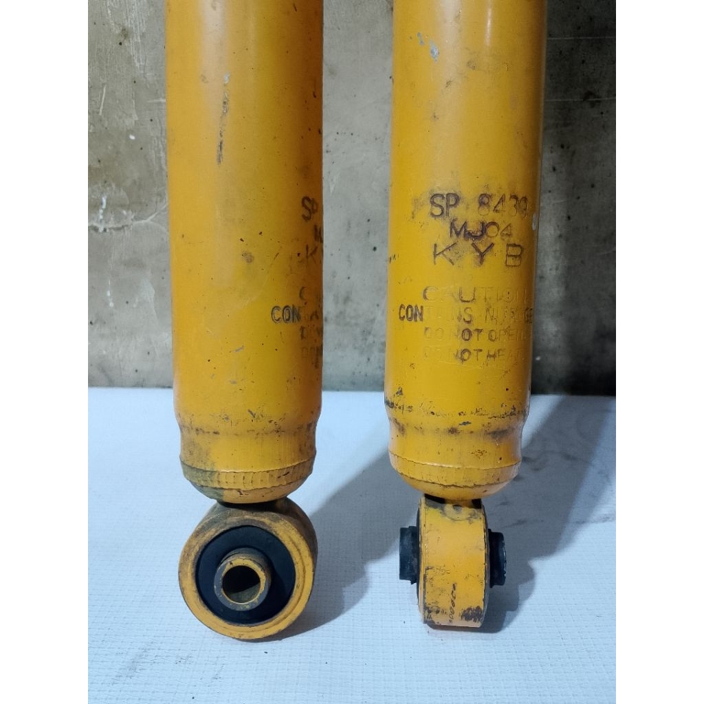 shock belakang kyb Avanza