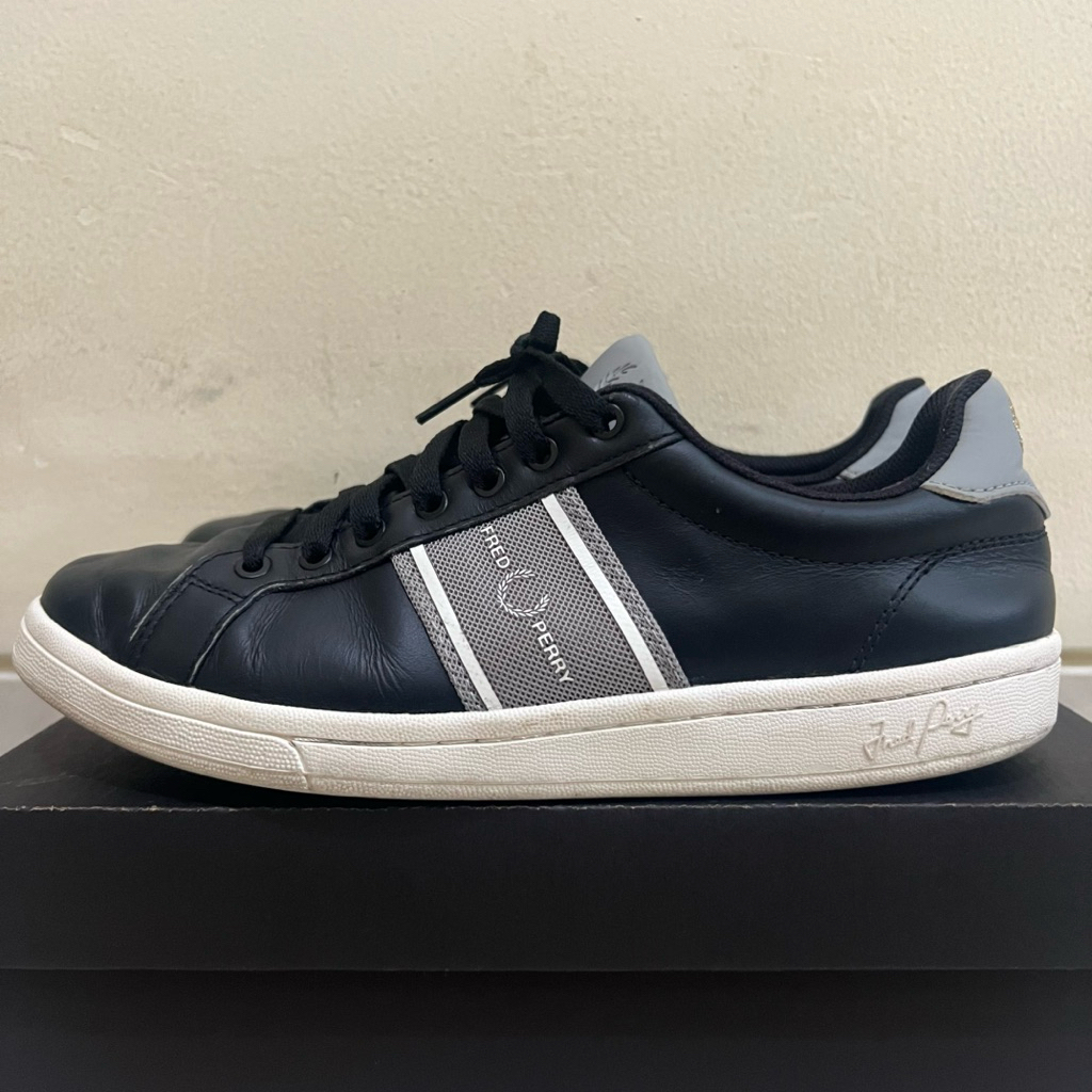 Sepatu Sneakers Casual FRED PERRY Hitam