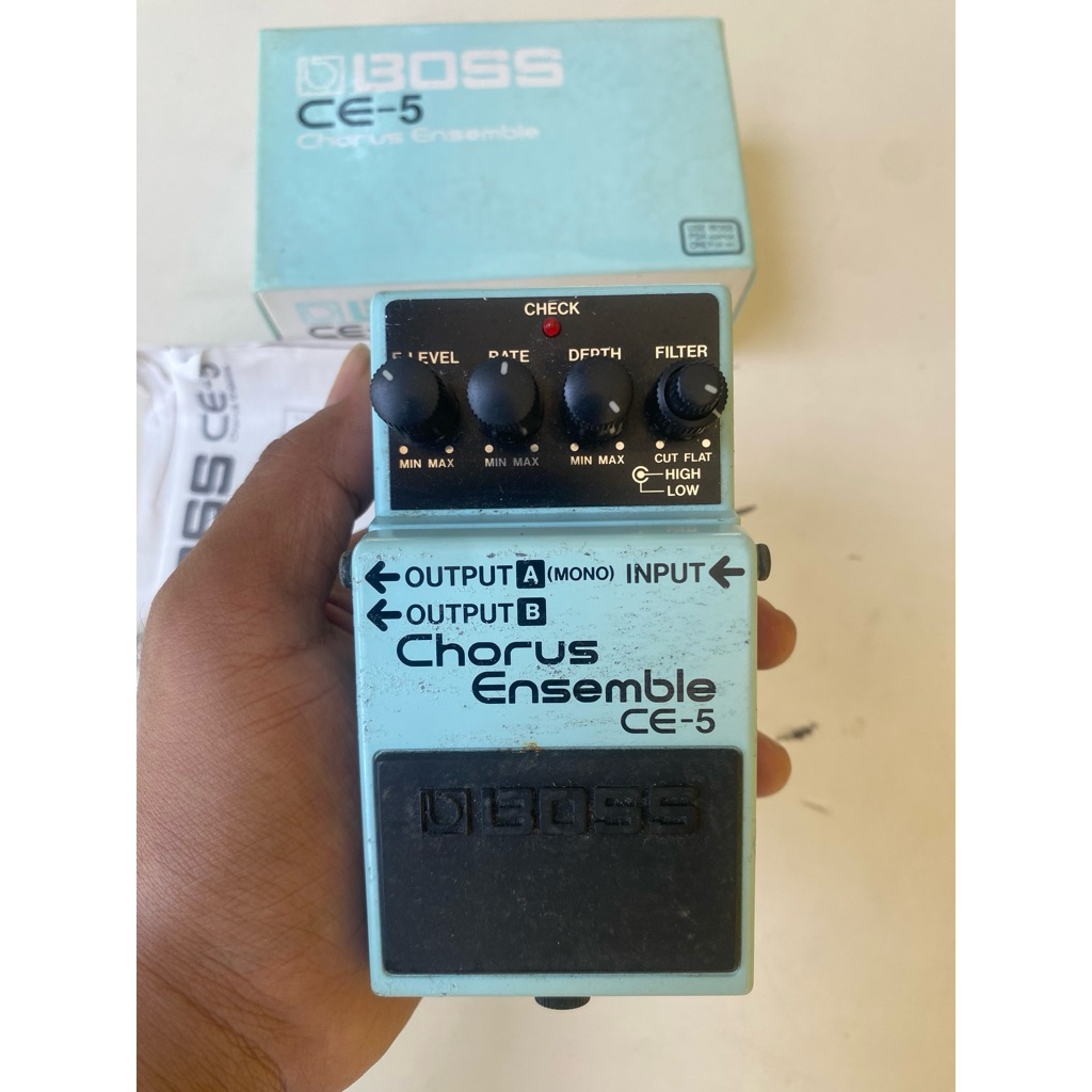 Efek Gitar Boss CE-5 Chorus Ensemble