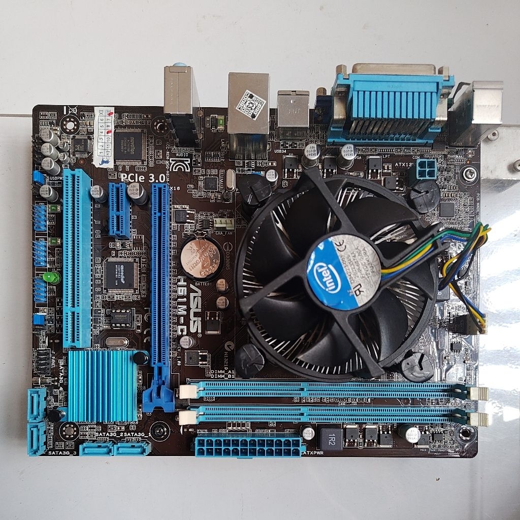 Motherboard Asus H61M-C+prosesor core i3-2100 CPU @3.10GHz