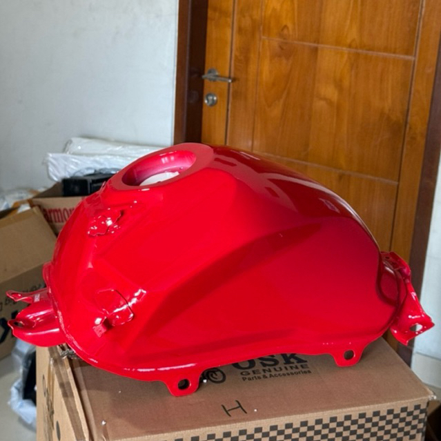 fuel tank tangki bensin honda Cb 150r led K15 G original import warna merah tangki bensin honda Cb15