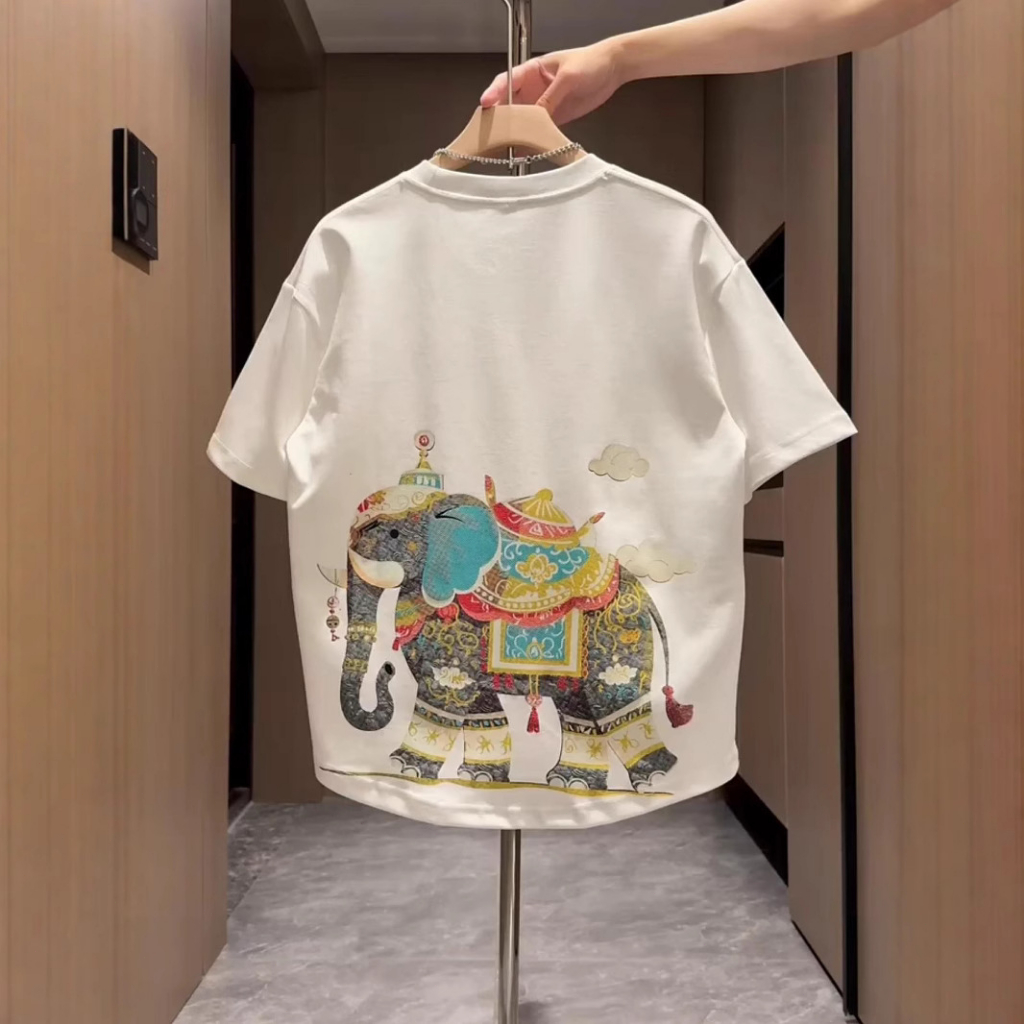 Kaos Putih Lengan Pendek Motif Gajah Budaya Warna-Warni Desain Unik