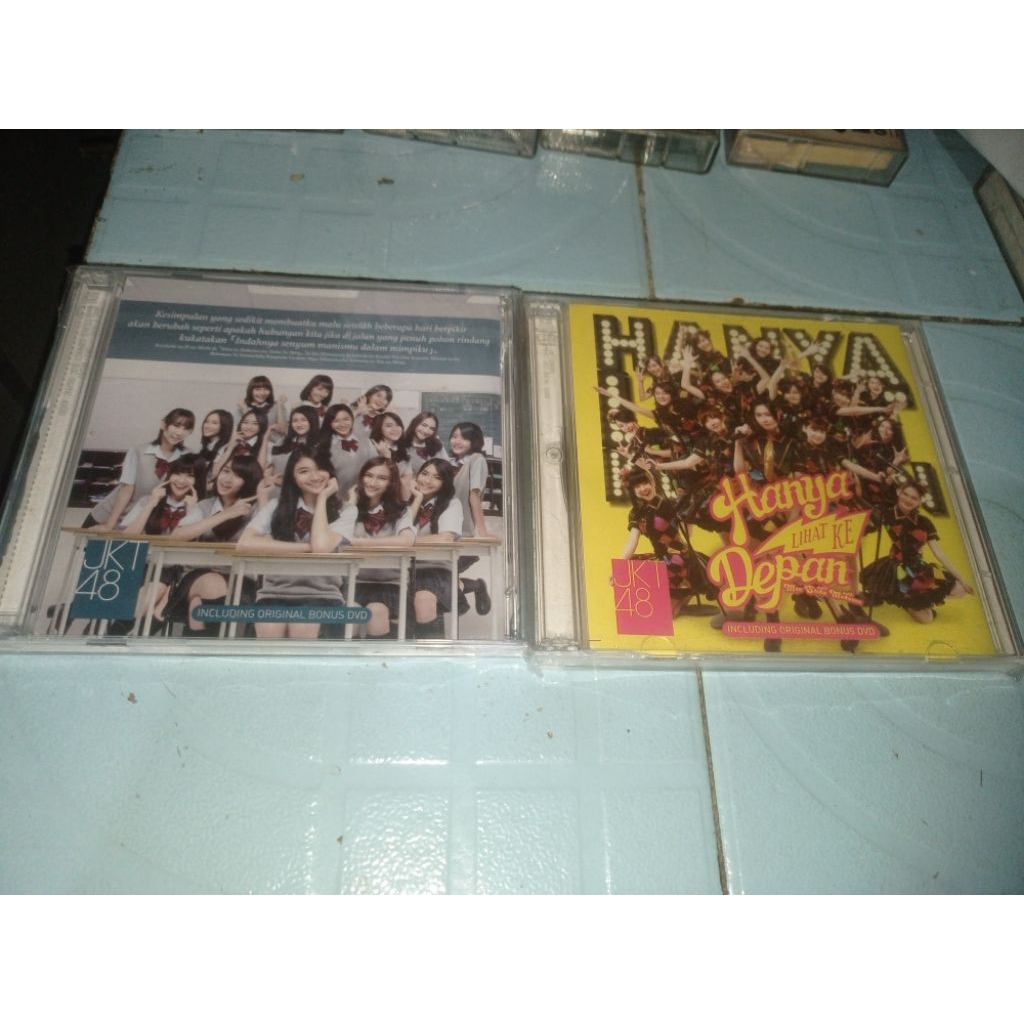 Kaset CD JKT 48 - indah nya senyum manismu dan Hanya lihat ke Depan ( sepaket )