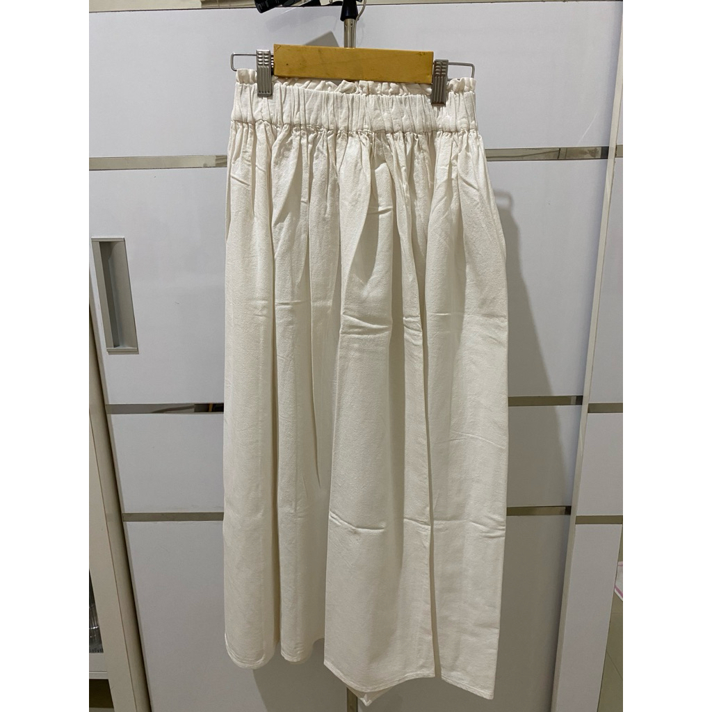 Preloved Rok Putih Linen Polos Petite Size