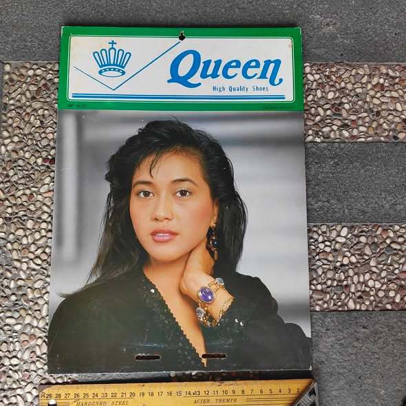 Pajangan Vintage 1990 Kepala Kalender Queen