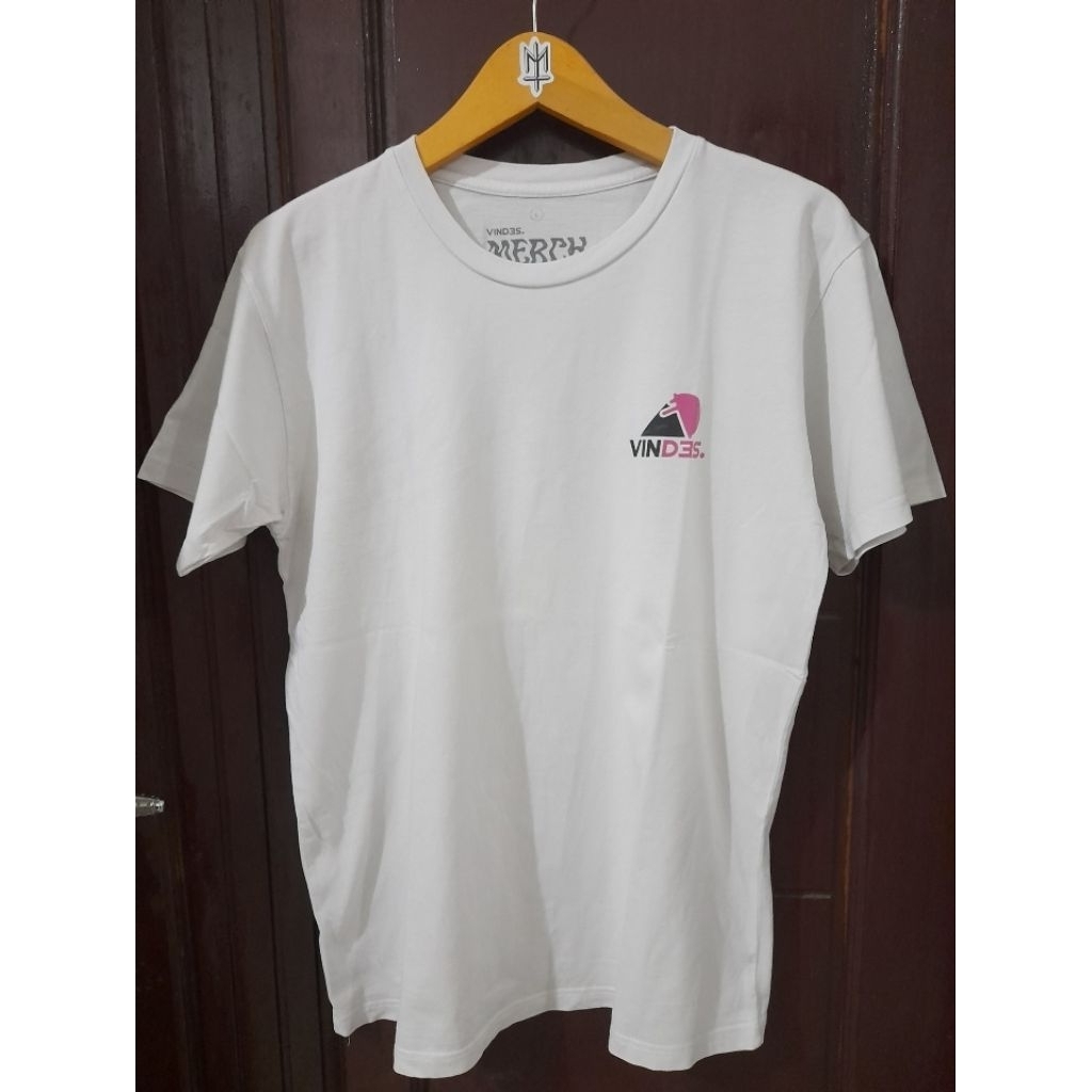 Kaos Vindes Merch