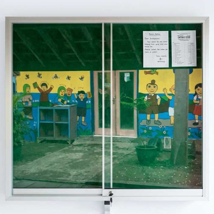 Mading Kaca Gantung berukuran 90x120cm Free Packing Kayu