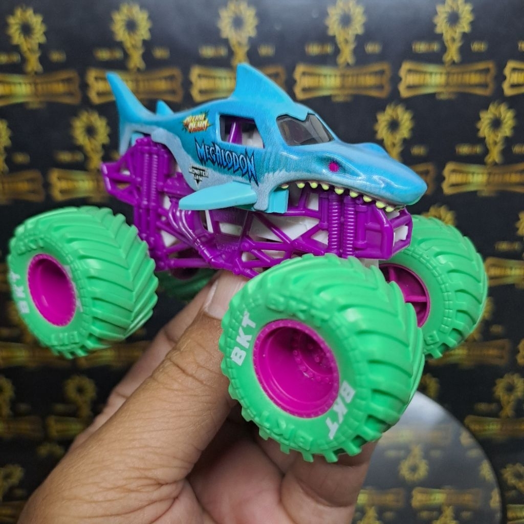 99% LOOSE MONSTER JAM LOOSE MONSTER JAM MEGALODON NITRO NEON MONSTER JAM 1:64 MONSTER JAM KOLPRI KON