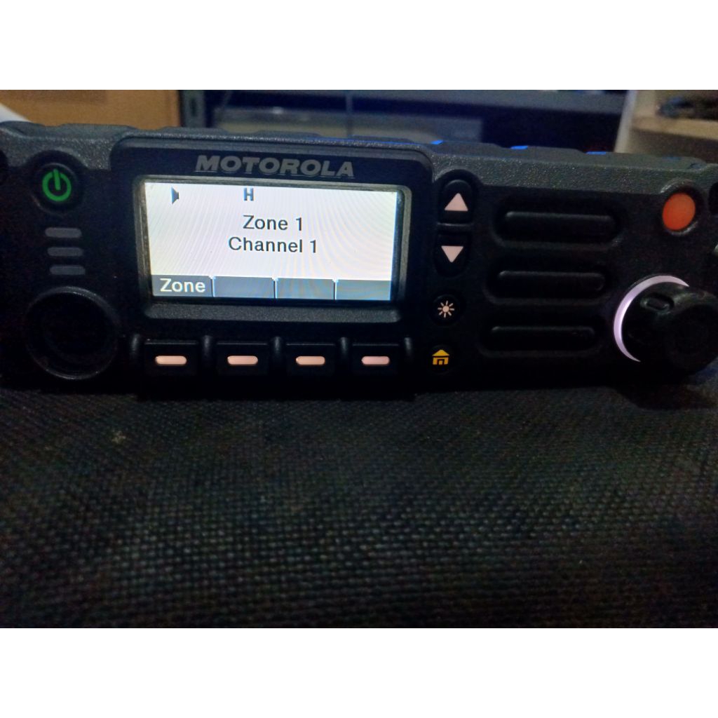 RADIO RIK MOTOROLA APX2500 TRUNKING FREQUENSI 800MHZ BEKAS KOMPLIT BRACKET MICK KABEL