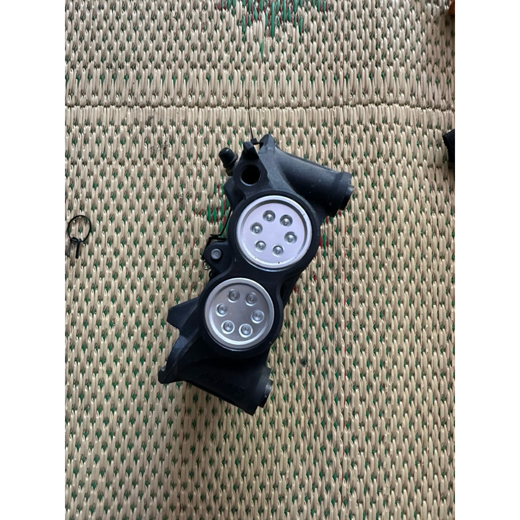 KALIPER SUMITOMO R1M ORIGINAL KALIPER TOKICO R1M KANAN KIRI ORIGINAL