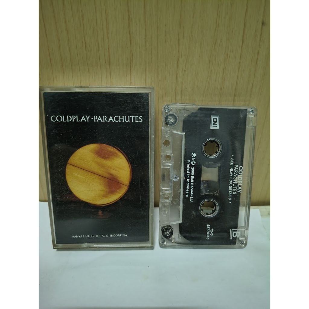 Kaset Coldplay Parachutes Ori