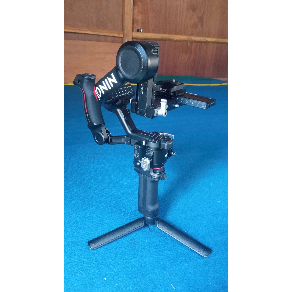 DJI RS 4 - Gimbal Stabilizer SECOND