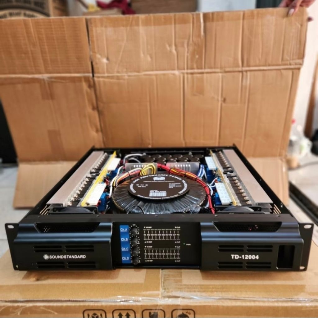 Power Amplifier SOUNDSTANDAR TD12004 PRO 4CH Ada Layar LCD Soundstandar td12004 pro Original