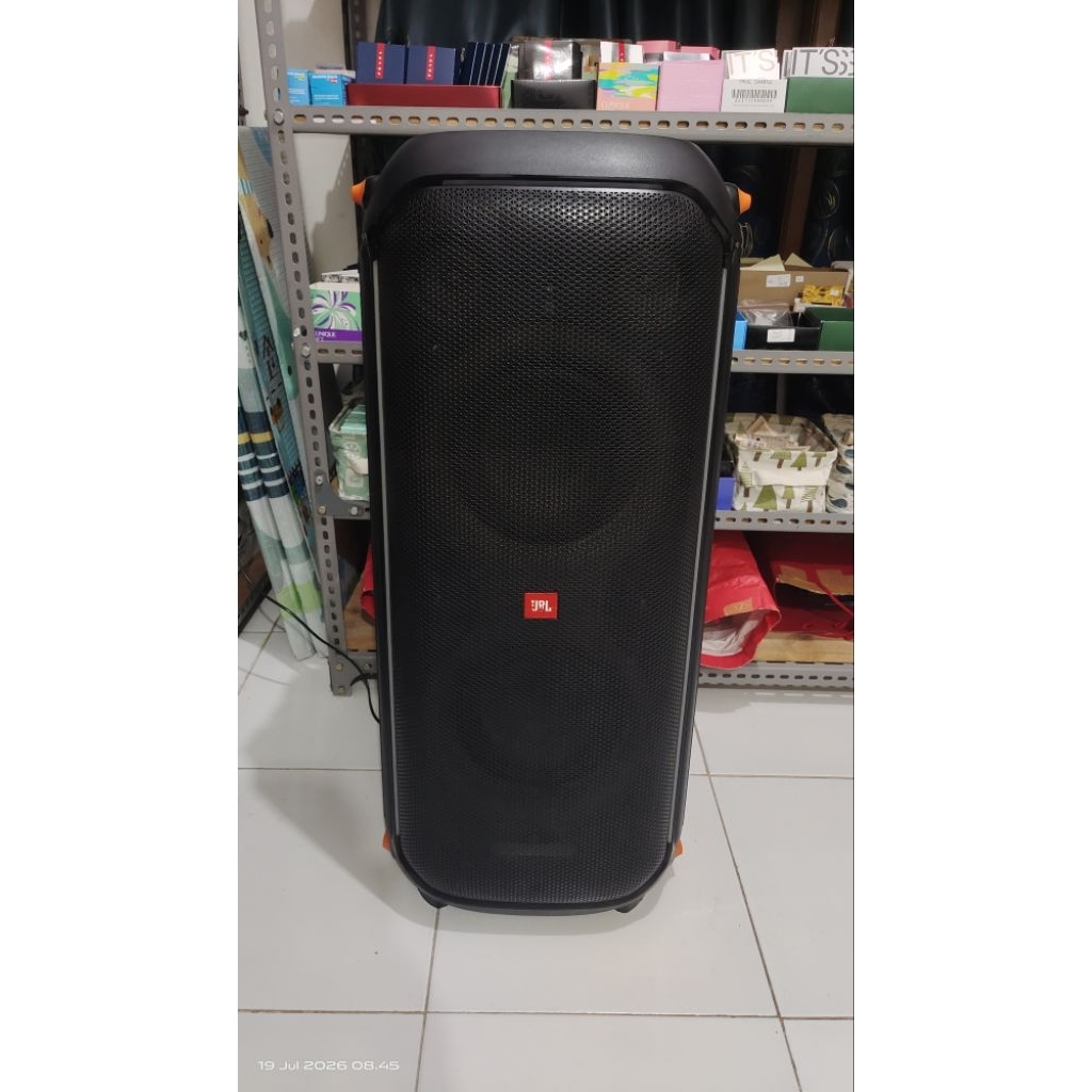 jbl Partybox 710 portable bluetooth karaoke speaker by Harman Kardon