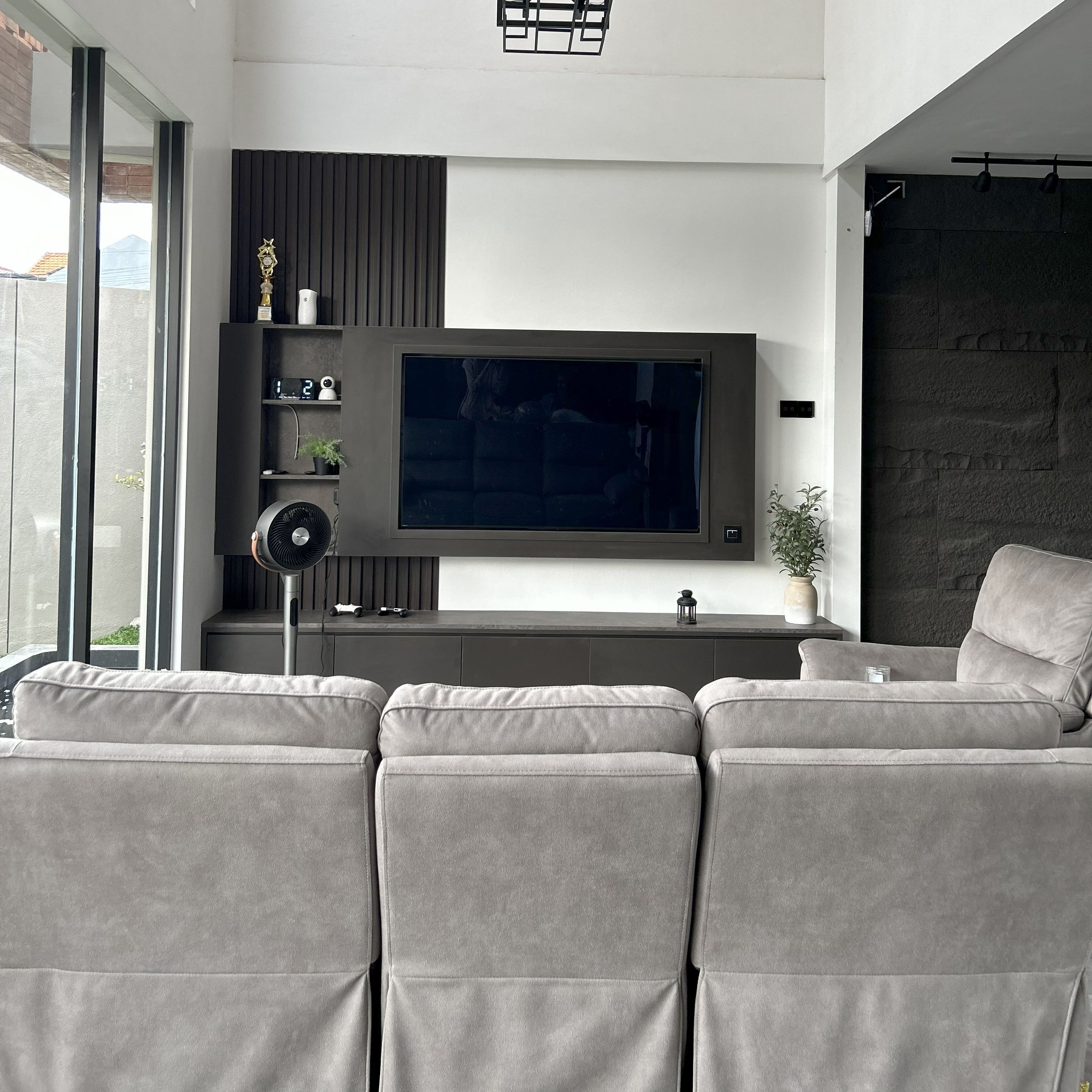Backdrop TV Minimalis Modern