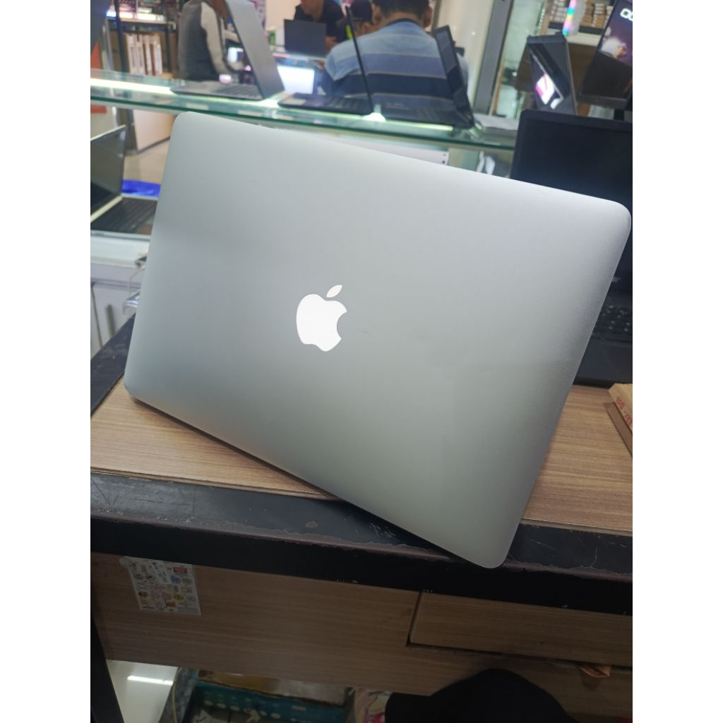 MacBook Air 2017 | Intel core i5 | RAM 8GB DDR3 | Storage 128 | Display 13-inch | macOS Monterey - S
