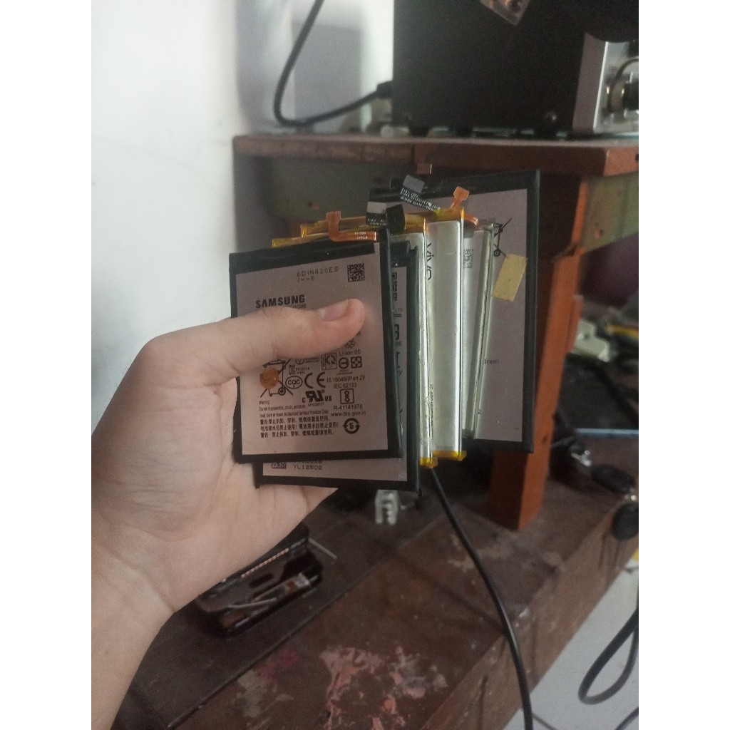 Baterai dan LCD HP Samsung Oppo Vivo Xiaomi Kondisi Gambling Non Test Murah Untuk Teknisi Maupun Kan