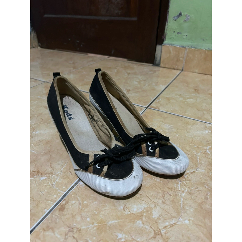 Heels Putih Keds Second