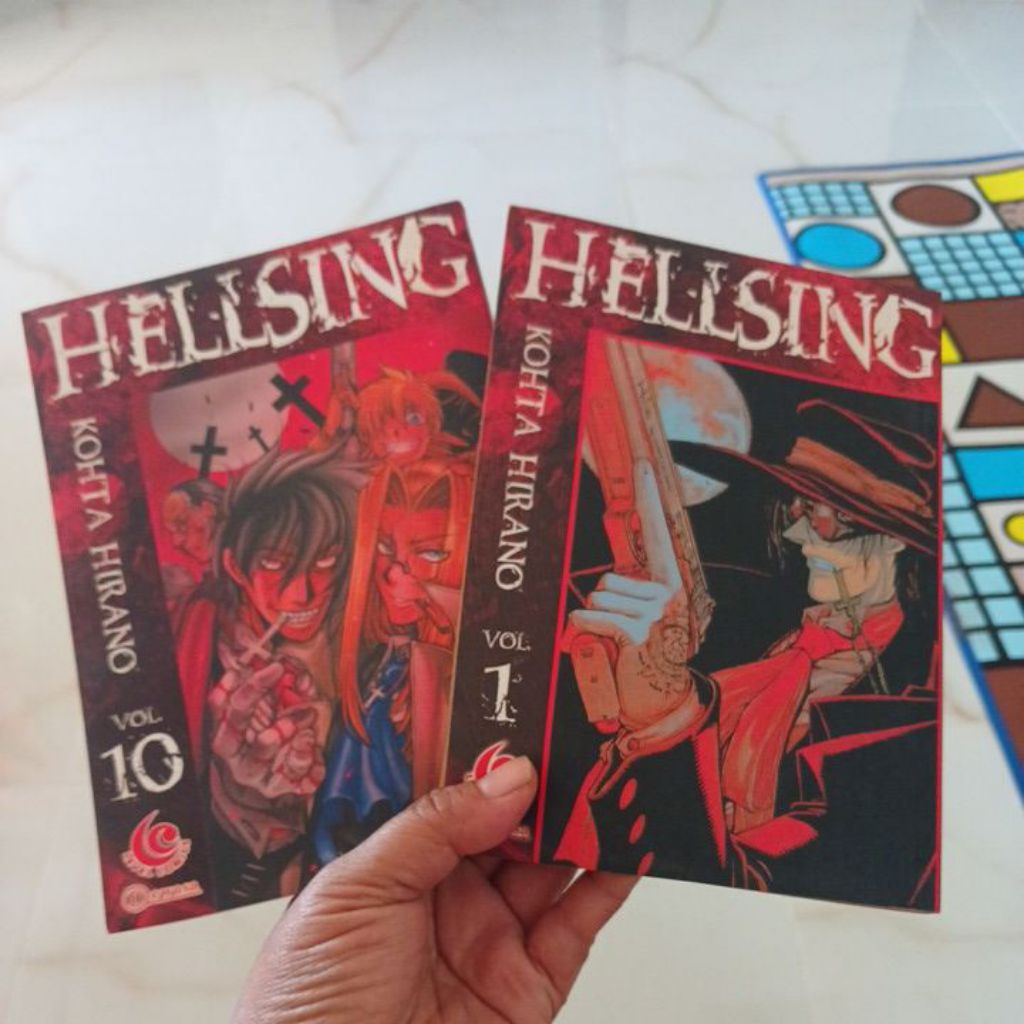 KOMIK HELLSING