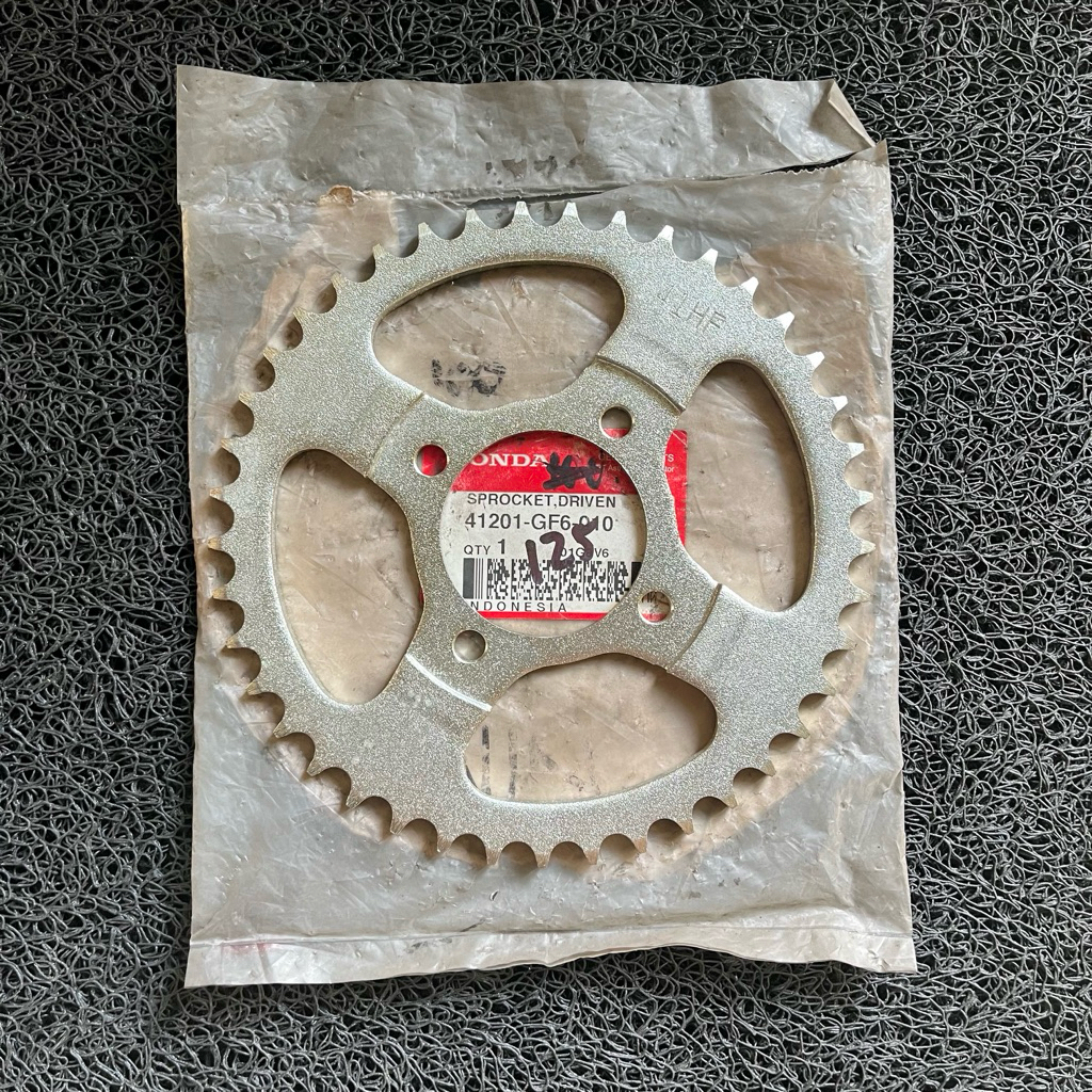 gear gir belakang 41 Honda Win original Nos 41201 Gf6 010