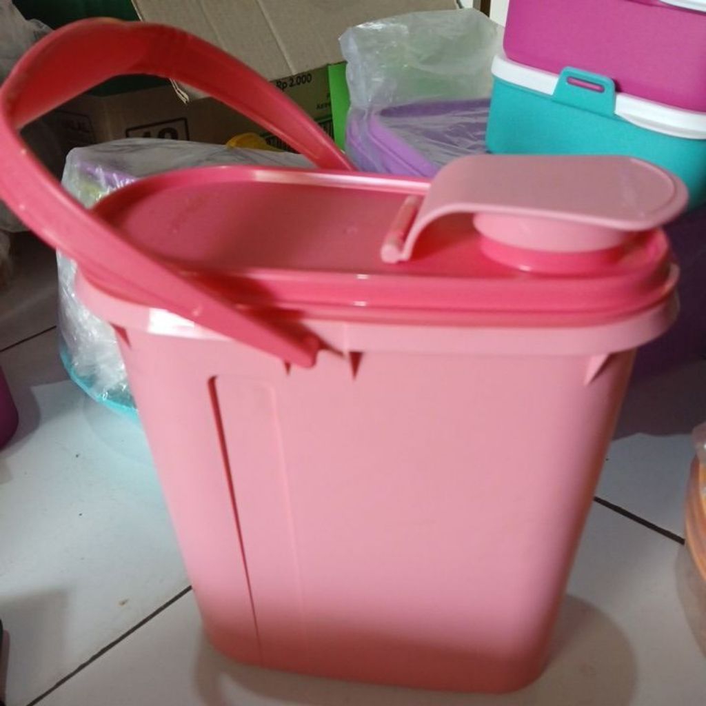 Pitcher Tupperware