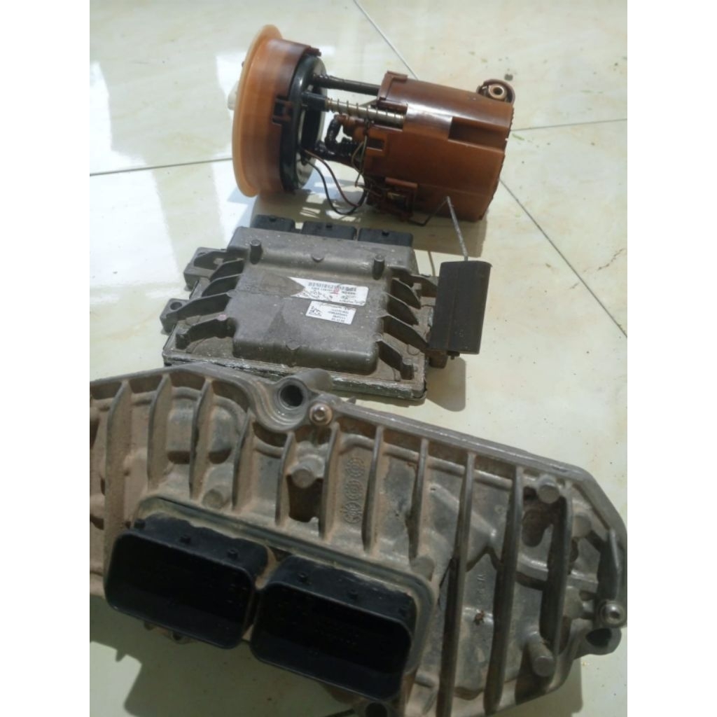 tcm ford fiesta transmisi ford fiesta, kondisi kotor macet, untuk bahan, perlu perbaikan, original c