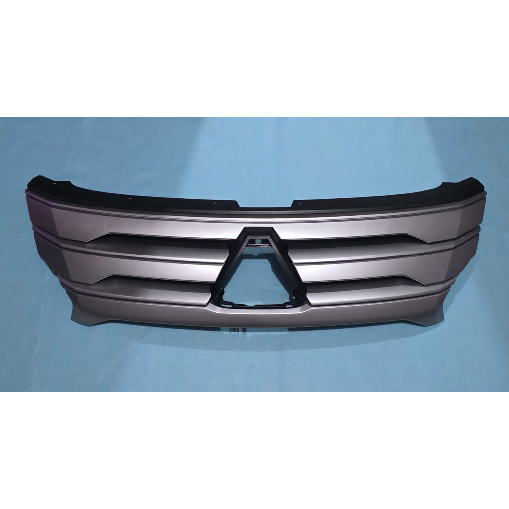 Gril bemper depan mitsubishi pajero 2022 Original